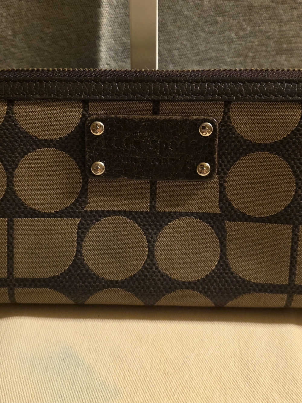 kate spade Geometric Logo-Pattern Zip Wallet - Picture 3 of 9